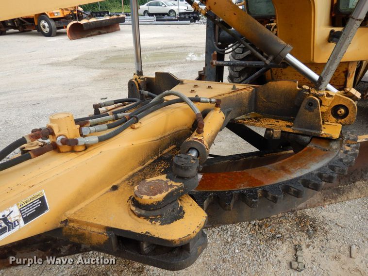 image for item JL9961 2004 Champion 720A Series III  motor grader