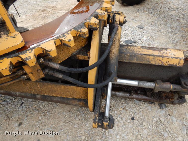 image for item JL9961 2004 Champion 720A Series III  motor grader