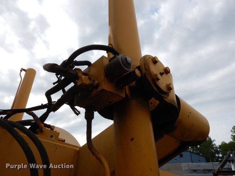 image for item JL9961 2004 Champion 720A Series III  motor grader