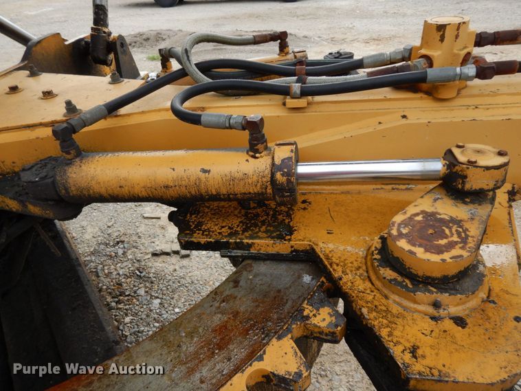 image for item JL9961 2004 Champion 720A Series III  motor grader