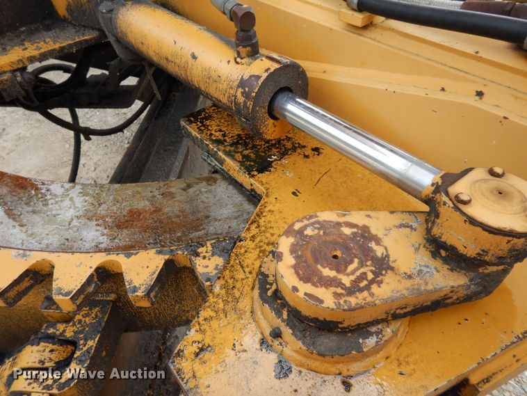 image for item JL9961 2004 Champion 720A Series III  motor grader