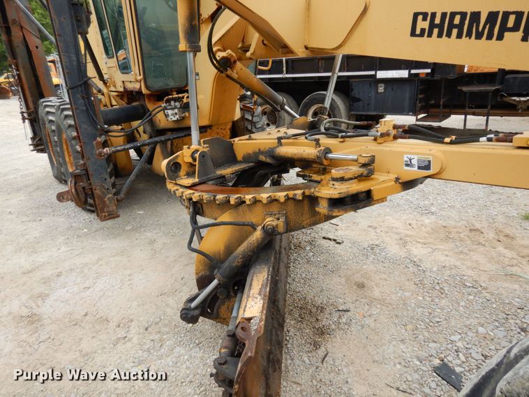 image for item JL9961 2004 Champion 720A Series III  motor grader