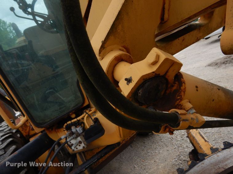 image for item JL9961 2004 Champion 720A Series III  motor grader