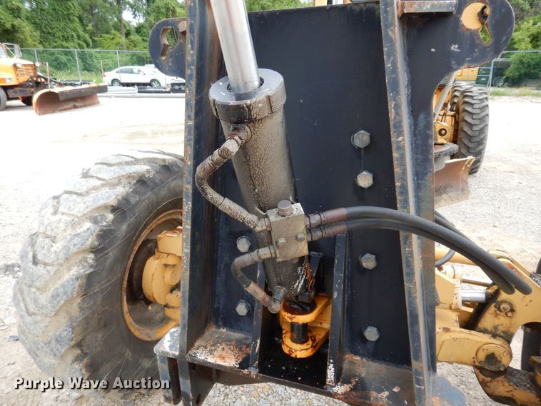 image for item JL9961 2004 Champion 720A Series III  motor grader