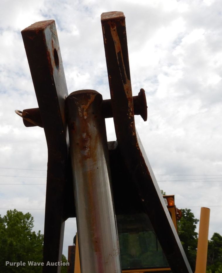 image for item JL9961 2004 Champion 720A Series III  motor grader