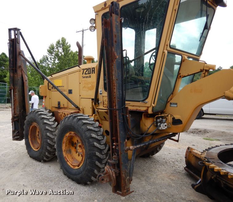 image for item JL9961 2004 Champion 720A Series III  motor grader