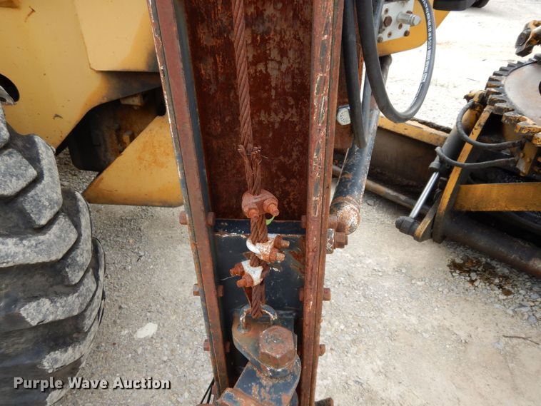 image for item JL9961 2004 Champion 720A Series III  motor grader