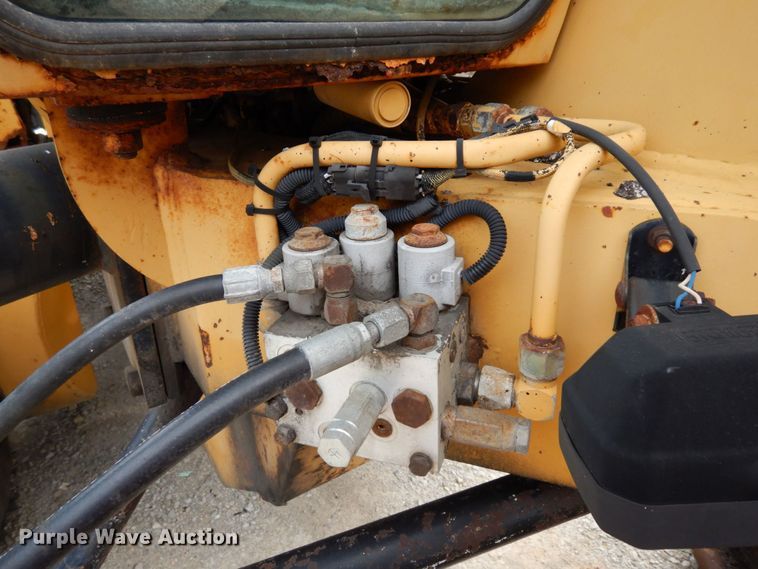 image for item JL9961 2004 Champion 720A Series III  motor grader