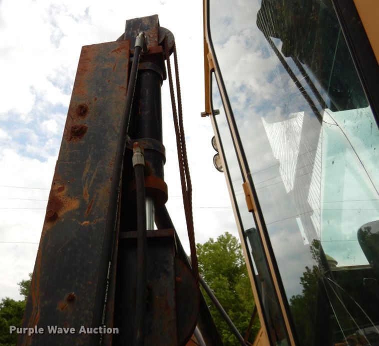 image for item JL9961 2004 Champion 720A Series III  motor grader