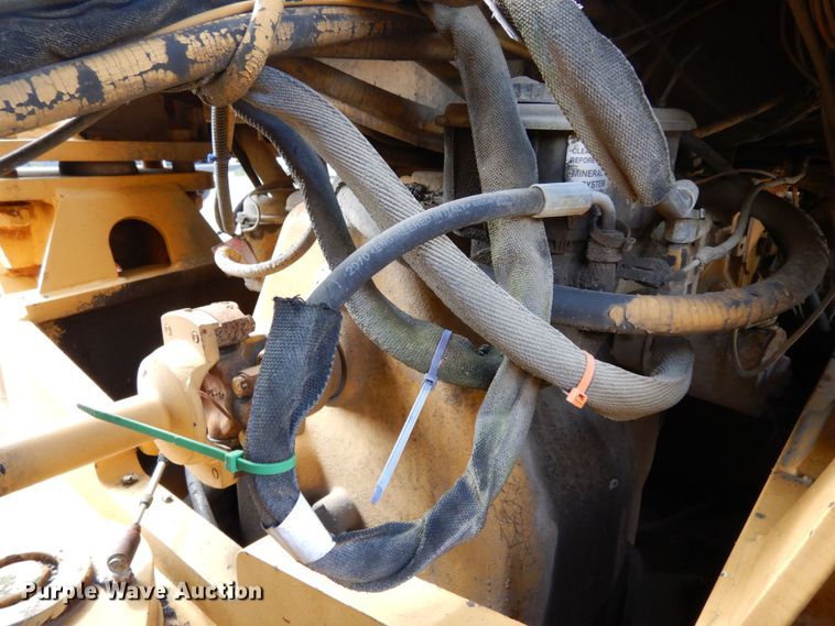 image for item JL9961 2004 Champion 720A Series III  motor grader