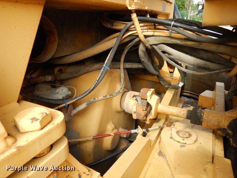 image for item JL9961 2004 Champion 720A Series III  motor grader