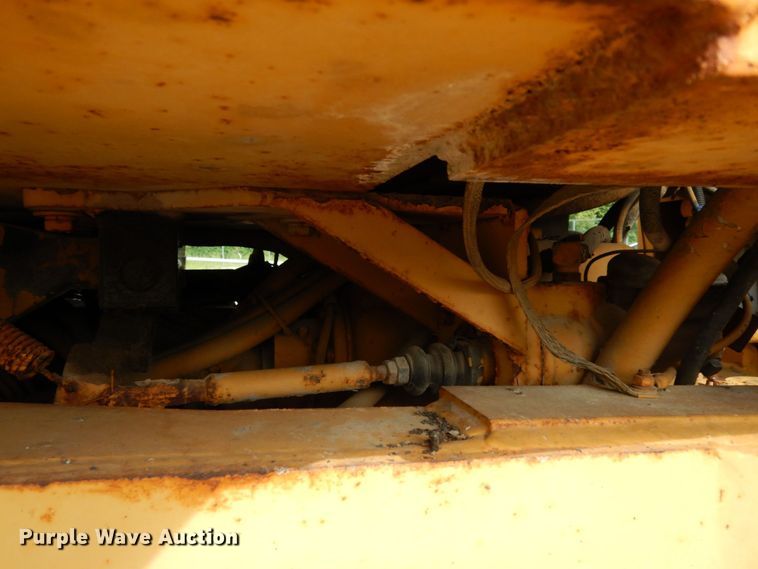 image for item JL9961 2004 Champion 720A Series III  motor grader