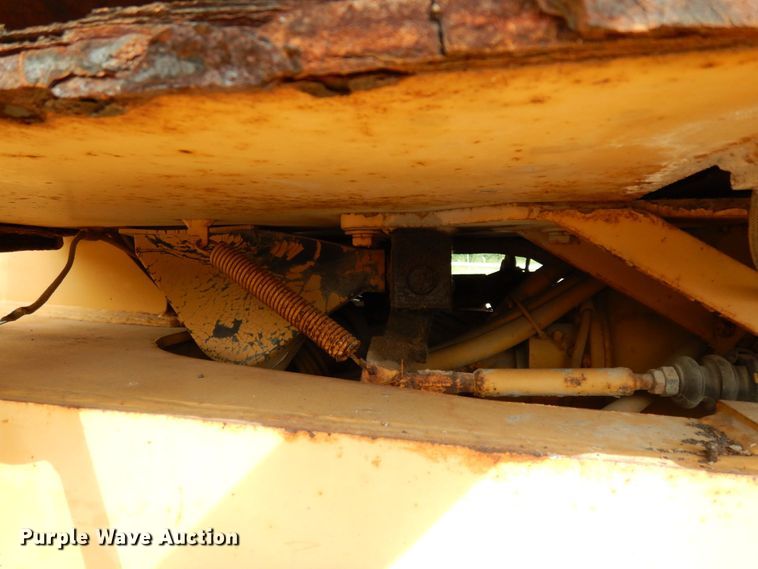 image for item JL9961 2004 Champion 720A Series III  motor grader