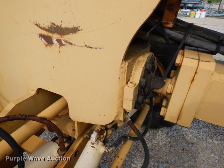 image for item JL9961 2004 Champion 720A Series III  motor grader