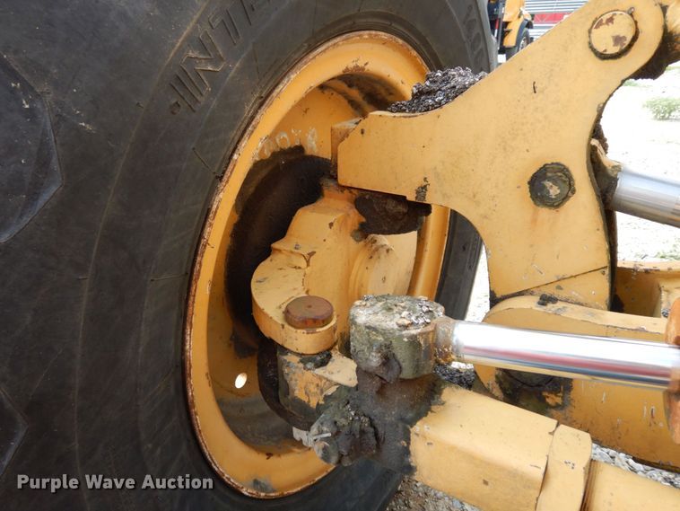 image for item JL9961 2004 Champion 720A Series III  motor grader