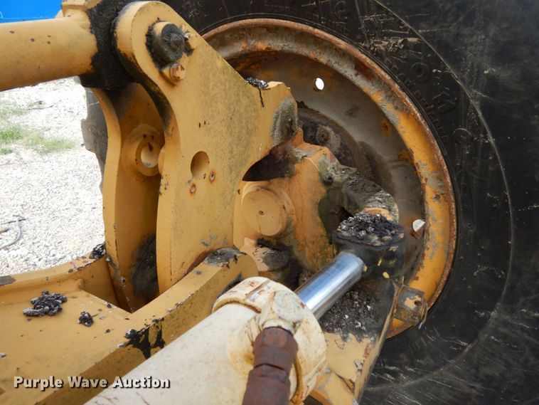 image for item JL9961 2004 Champion 720A Series III  motor grader