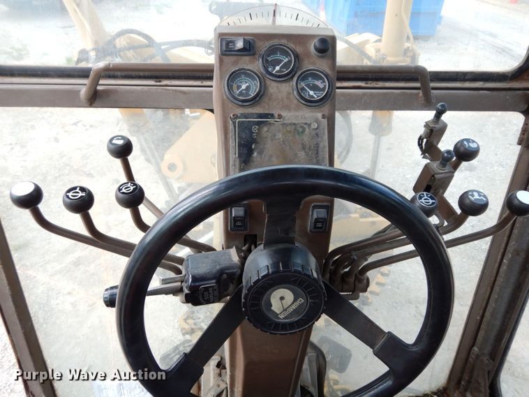 image for item JL9961 2004 Champion 720A Series III  motor grader