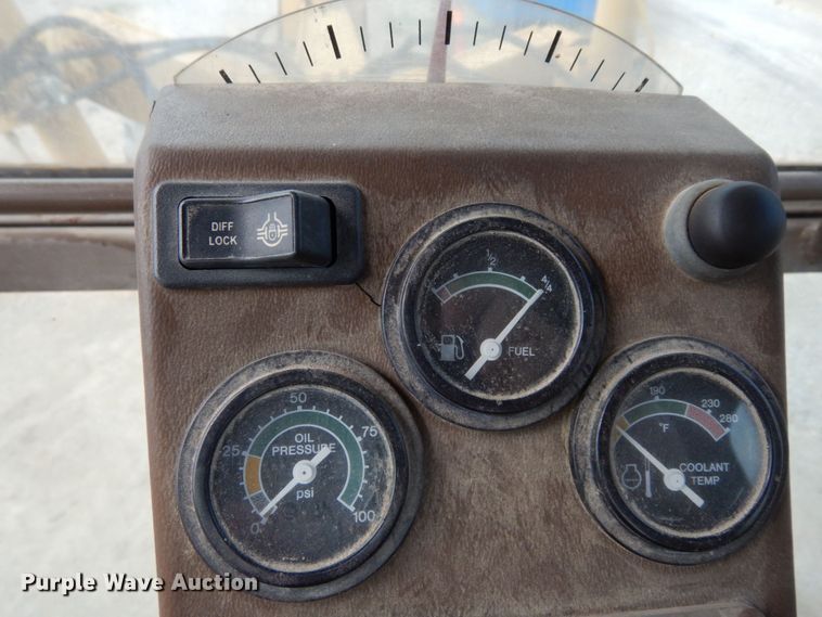 image for item JL9961 2004 Champion 720A Series III  motor grader