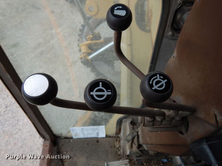 image for item JL9961 2004 Champion 720A Series III  motor grader