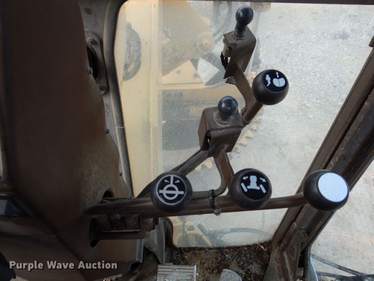 image for item JL9961 2004 Champion 720A Series III  motor grader