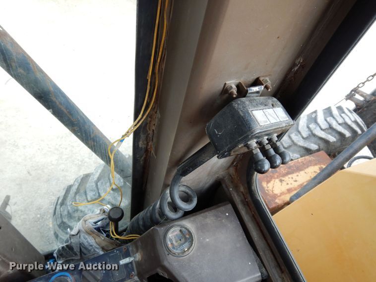 image for item JL9961 2004 Champion 720A Series III  motor grader