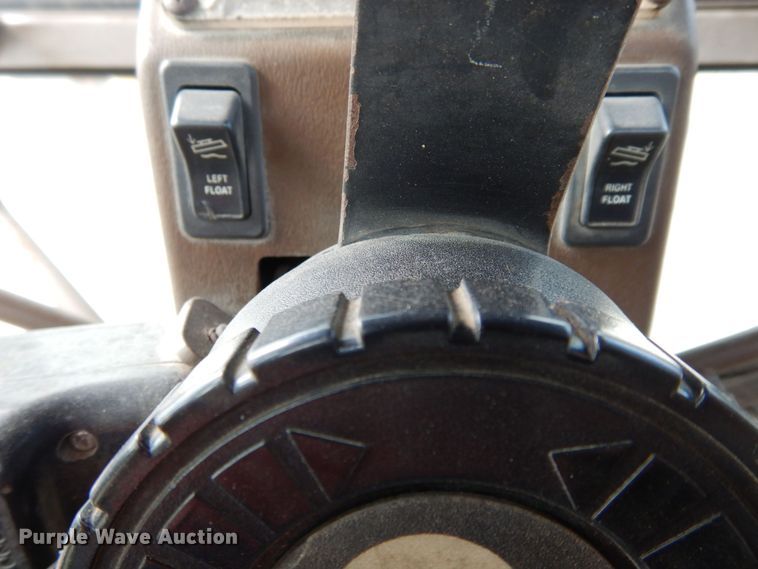 image for item JL9961 2004 Champion 720A Series III  motor grader