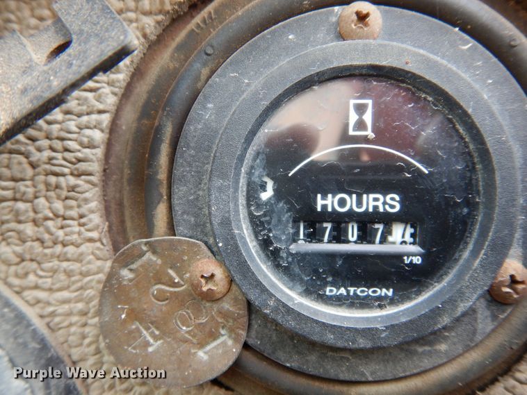 image for item JL9961 2004 Champion 720A Series III  motor grader