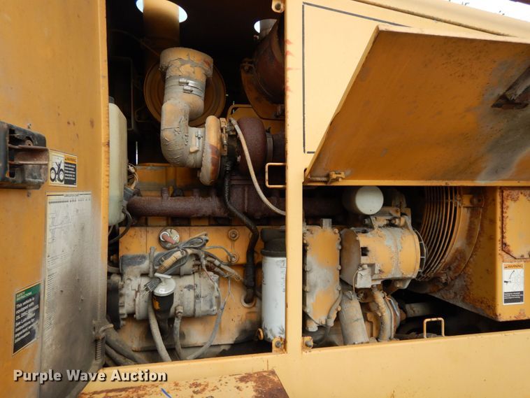 image for item JL9961 2004 Champion 720A Series III  motor grader