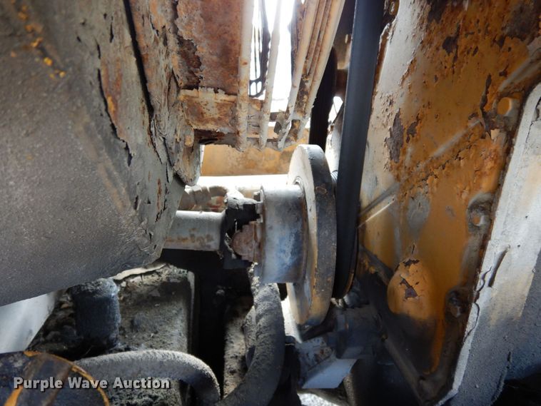 image for item JL9961 2004 Champion 720A Series III  motor grader