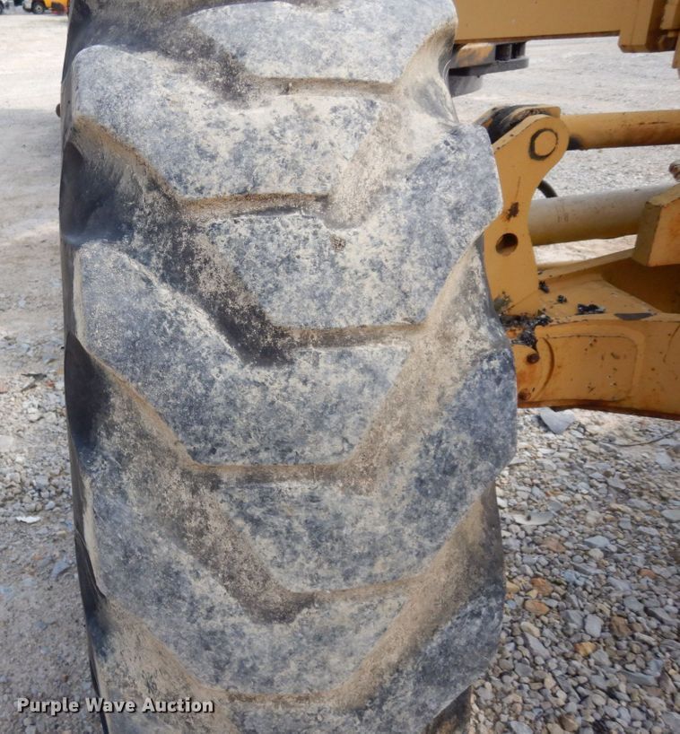 image for item JL9961 2004 Champion 720A Series III  motor grader