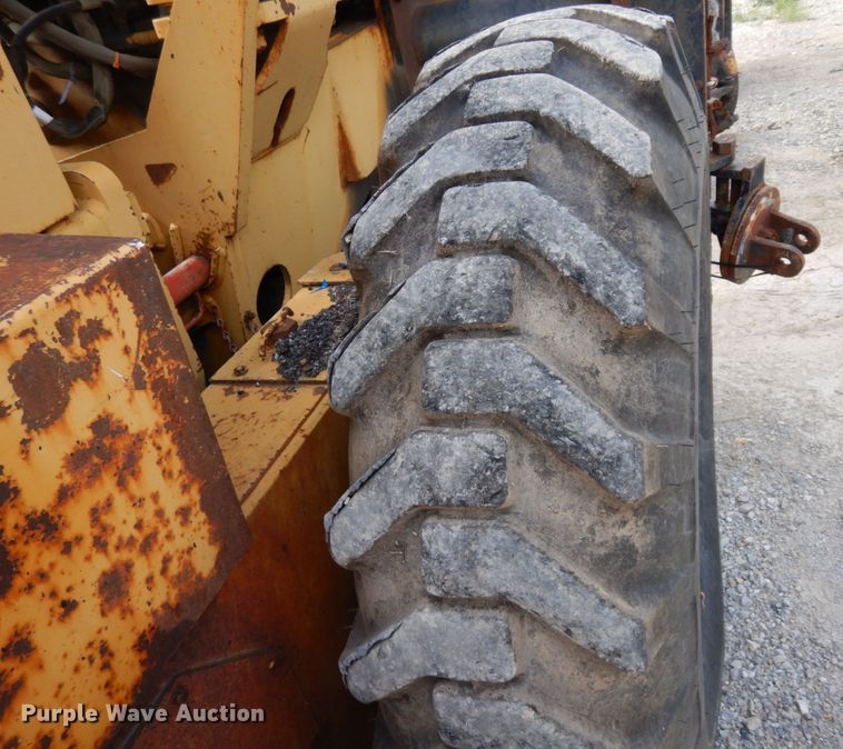 image for item JL9961 2004 Champion 720A Series III  motor grader