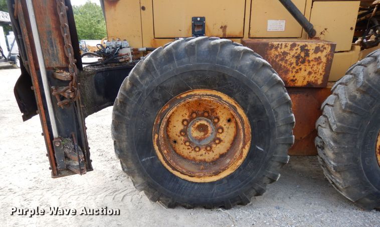 image for item JL9961 2004 Champion 720A Series III  motor grader