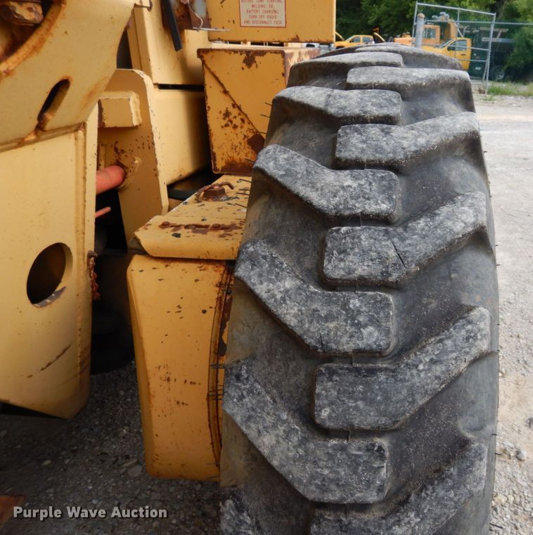 image for item JL9961 2004 Champion 720A Series III  motor grader