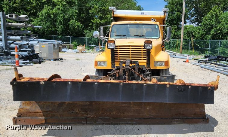 image for item JL9964 2002 International 4900  dump truck