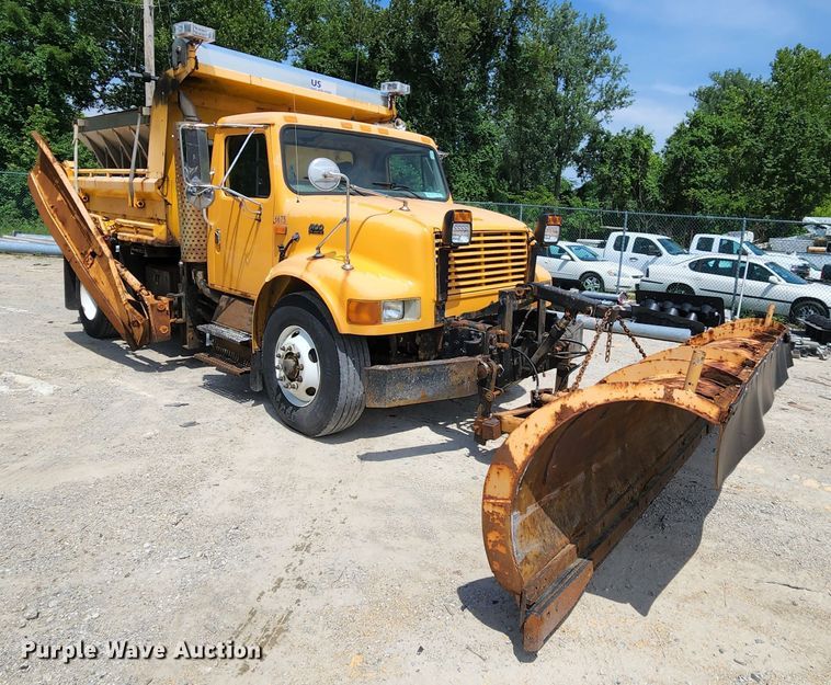 image for item JL9964 2002 International 4900  dump truck