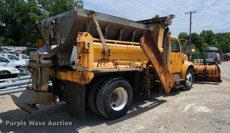 image for item JL9964 2002 International 4900  dump truck