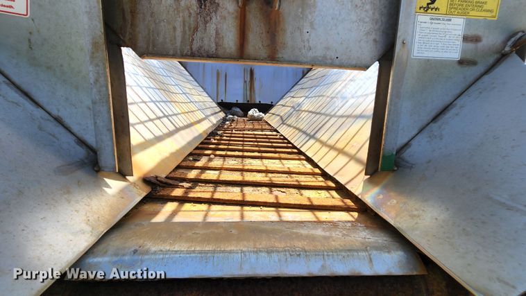 image for item JL9964 2002 International 4900  dump truck