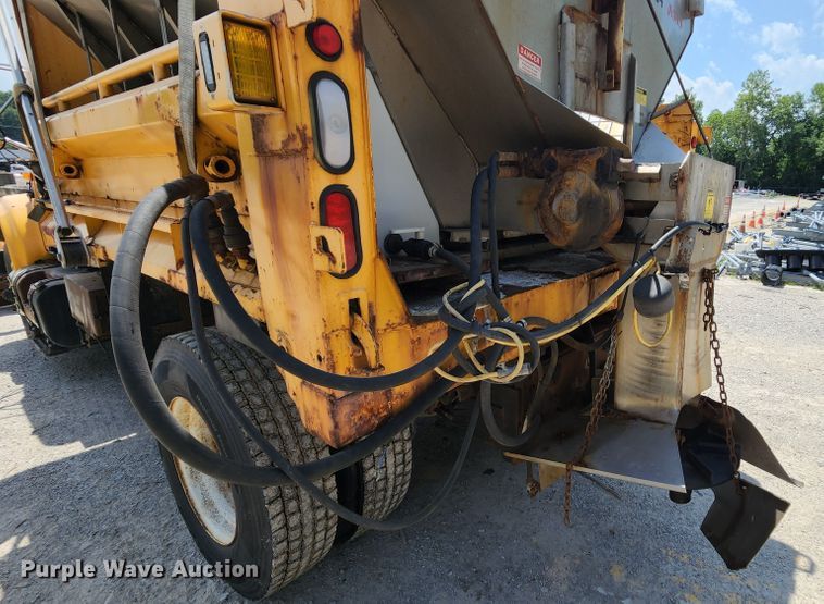 image for item JL9964 2002 International 4900  dump truck