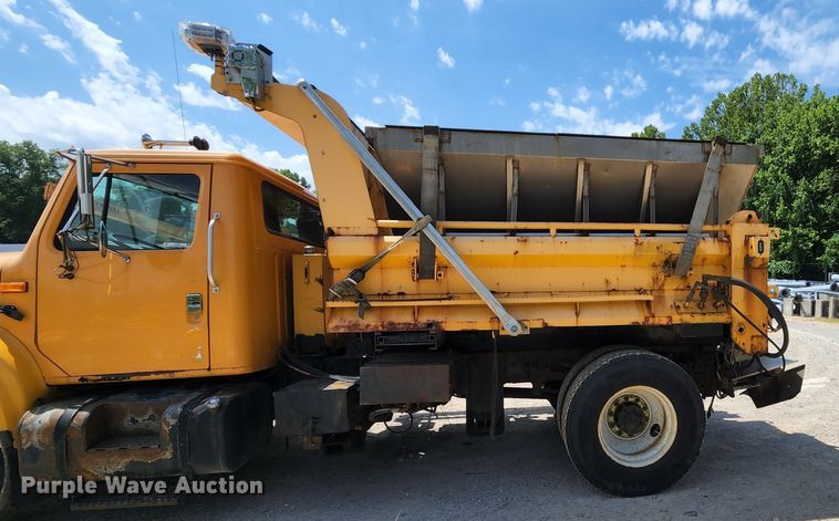 image for item JL9964 2002 International 4900  dump truck