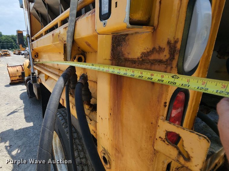 image for item JL9964 2002 International 4900  dump truck