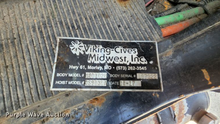 image for item JL9964 2002 International 4900  dump truck