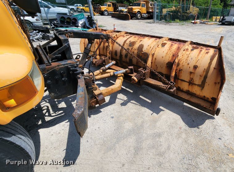 image for item JL9964 2002 International 4900  dump truck