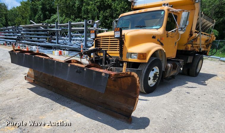 image for item JL9964 2002 International 4900  dump truck