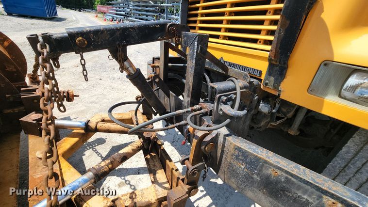 image for item JL9964 2002 International 4900  dump truck