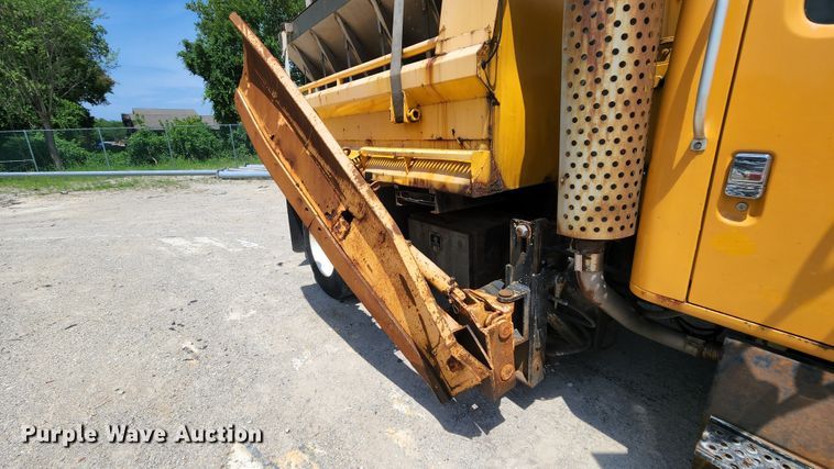 image for item JL9964 2002 International 4900  dump truck