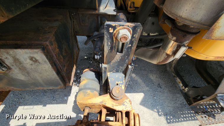 image for item JL9964 2002 International 4900  dump truck