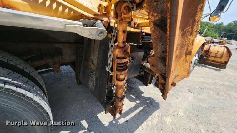 image for item JL9964 2002 International 4900  dump truck