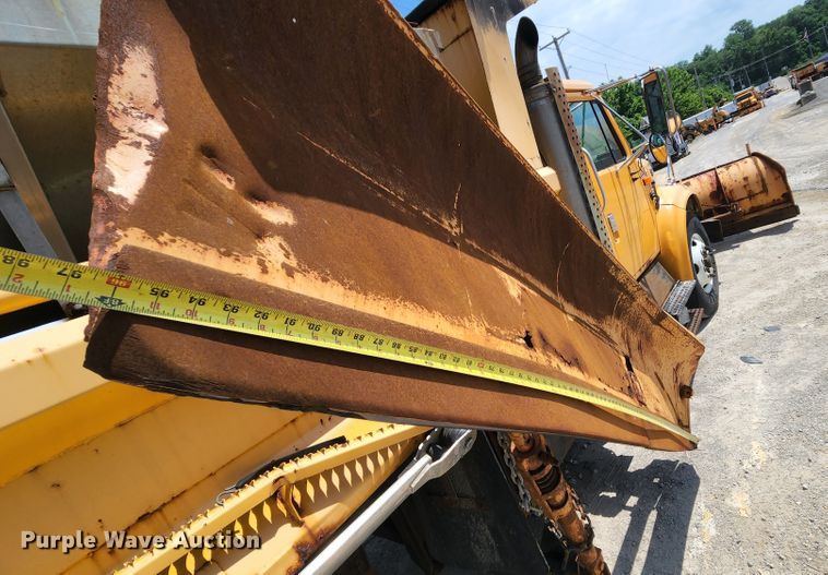 image for item JL9964 2002 International 4900  dump truck