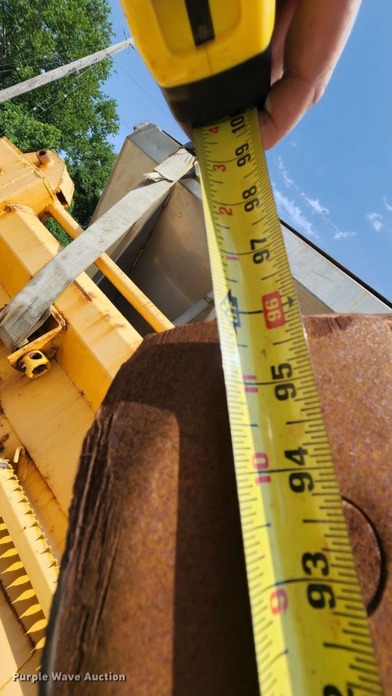 image for item JL9964 2002 International 4900  dump truck