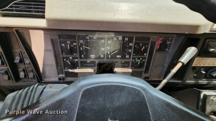 image for item JL9964 2002 International 4900  dump truck